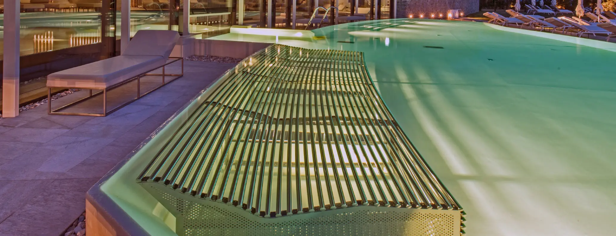 Tubular hydro massage sunbeds for concrete